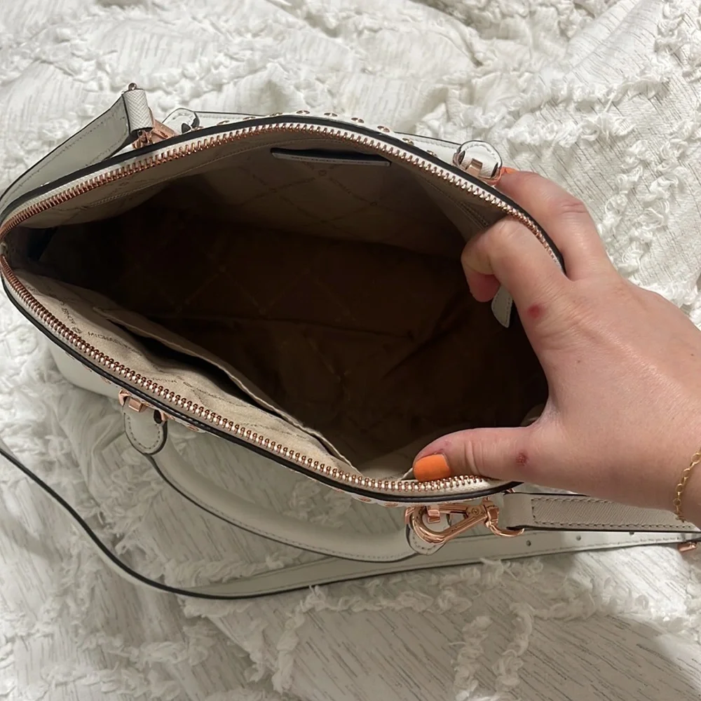 White MK purse - Picture 2 of 2